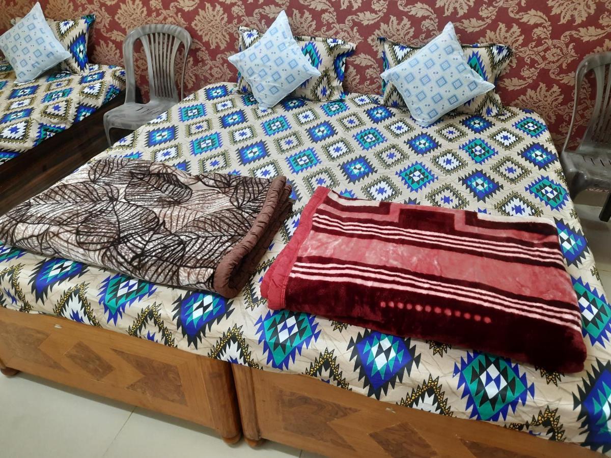 Saar Homestay Ujjain Bagian luar foto