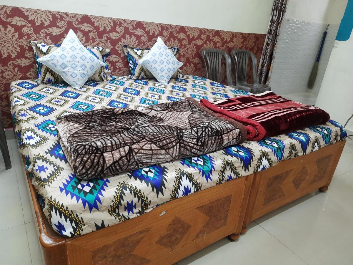 Saar Homestay Ujjain Bagian luar foto