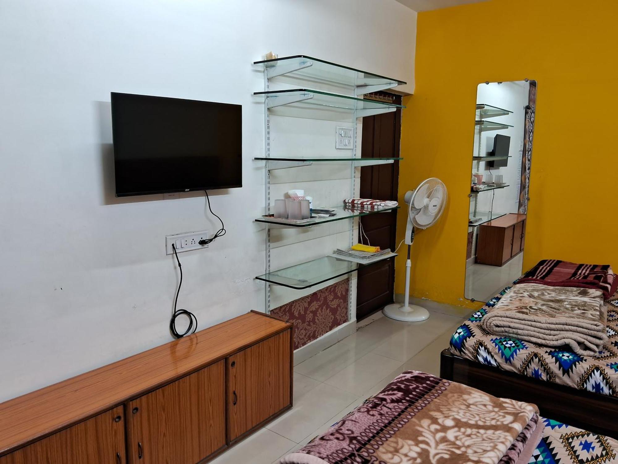 Saar Homestay Ujjain Bagian luar foto
